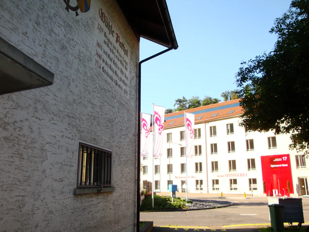 Aussenansicht des Restaurants Neue Spinnerei in Aathal.